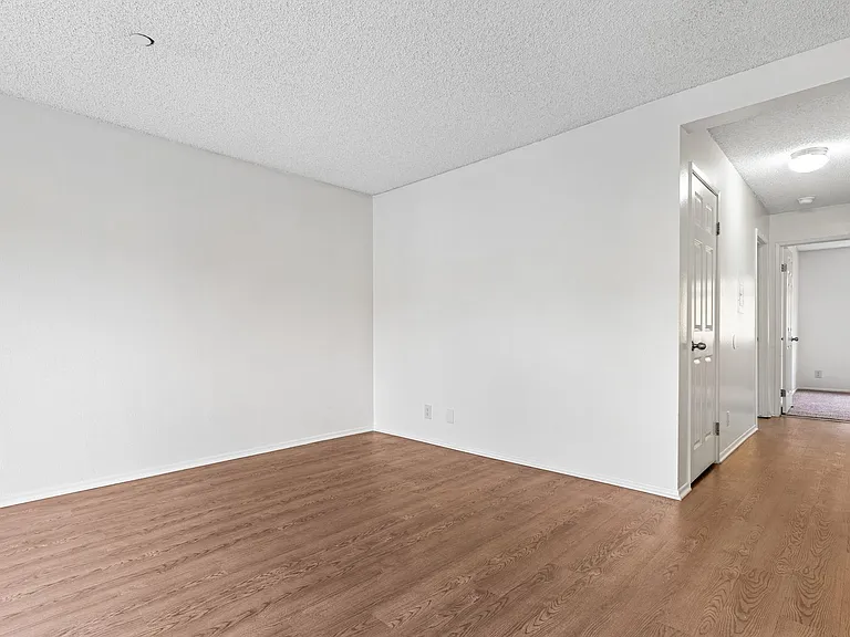 Monrovia Villas Apartments — Photo 22