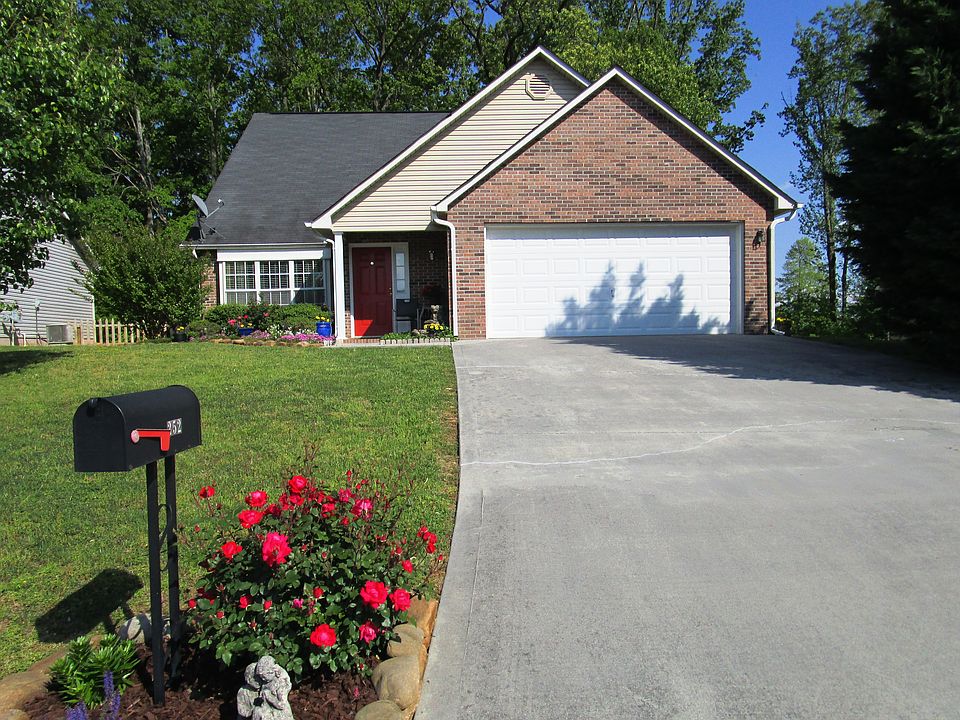 1st image of 252 Dogwood Glen Ln