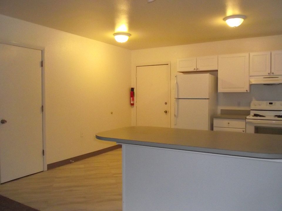 1st image of 930 W 27th Ave #4