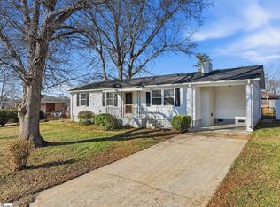 4 Neville Cir, Greenville, SC 29617