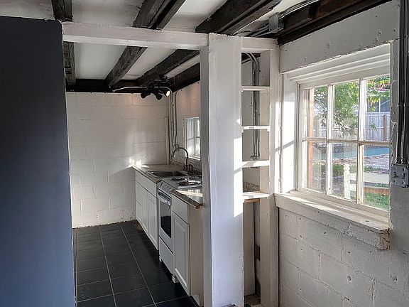 4th image of 504 E Floribraska Ave