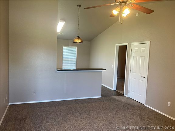 4th image of 2107 Greenbrier Ct