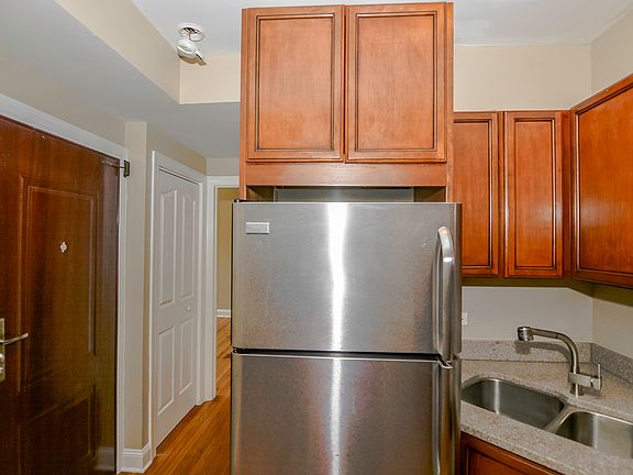 4th image of 3733 N Elston Ave #2