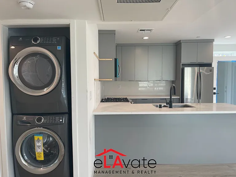 1127 N Virgil Ave — Photo 4