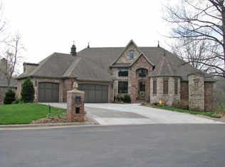 725 S Hickory Ter, Springfield, MO 65809