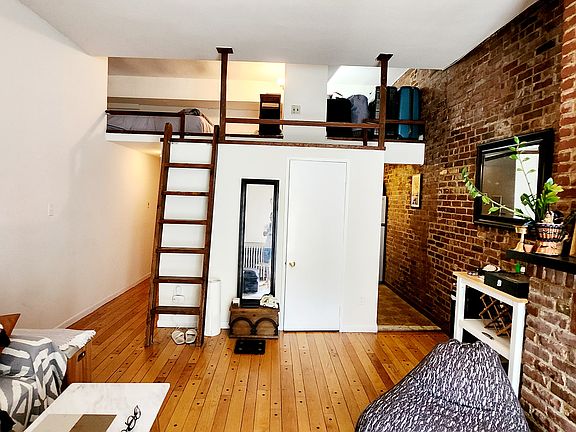 4th image of 42 W 74th St #4C