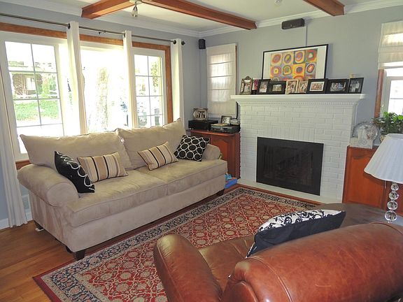 3rd image of 904 Maple Ave