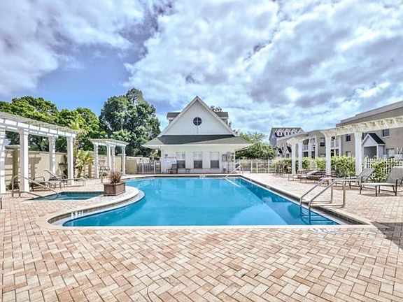 Pool & Clubhouse