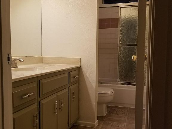 3rd image of 2819 W Morten Ave