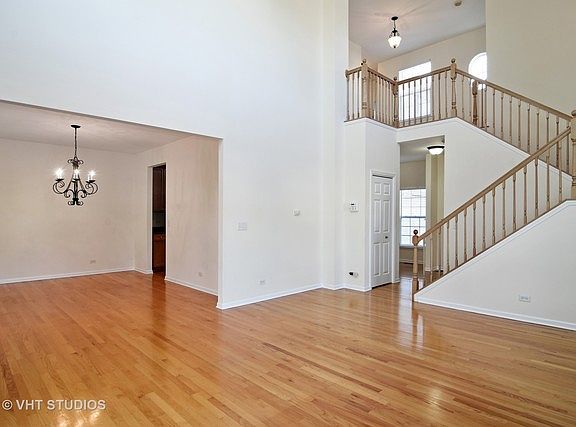 3rd image of 501 W Fontenay Way