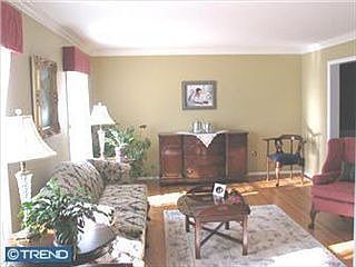 3rd image of 901 Brookmont Cir