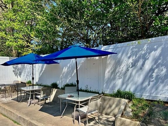 5th image of 4819 N Knoxville Ave #2B