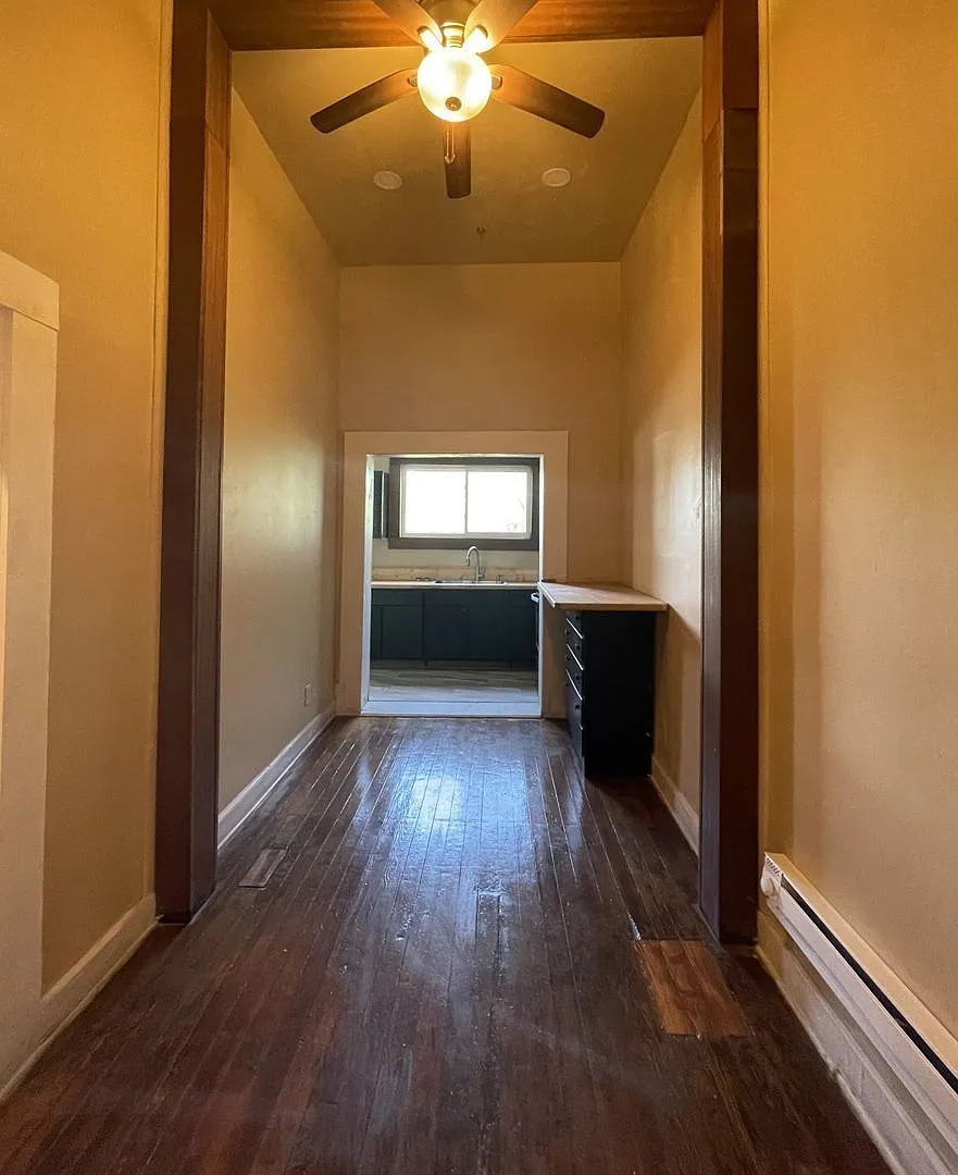 2 bed, 1.0 bath, $850 — Photo 2