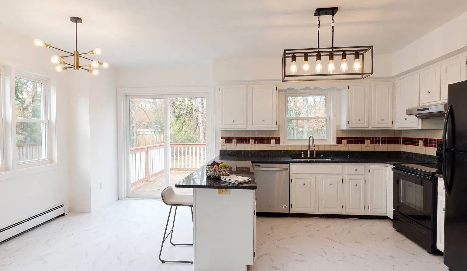 5 bed, 2.5 bath, 3000 sqft, $4,100 — Photo 4