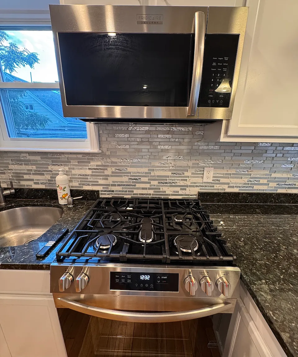 4 bed, 2200 sqft, $4,800 — Photo 4