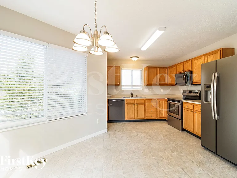 60 Charmalee Dr — Photo 5