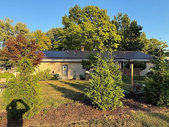 3rd image of 405 N Alma Ct