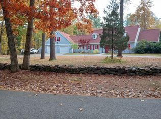 12 Clearwater Dr, Raymond, ME 04071