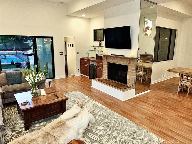 341 S Meadows Ave — Photo 3