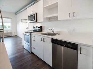 54 Woodstock Apartments~ Great Location ~Vibrant Neighborhood, Portland, OR 97206