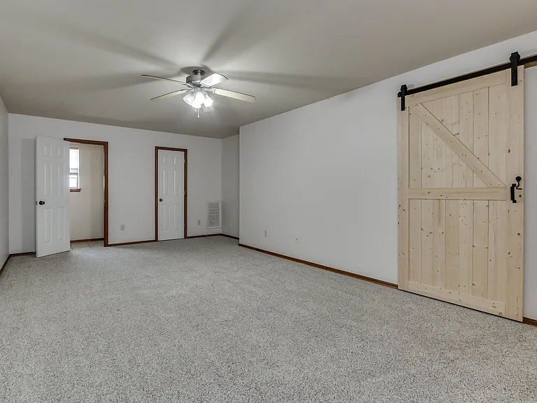 2508 Tyler Ln — Photo 11