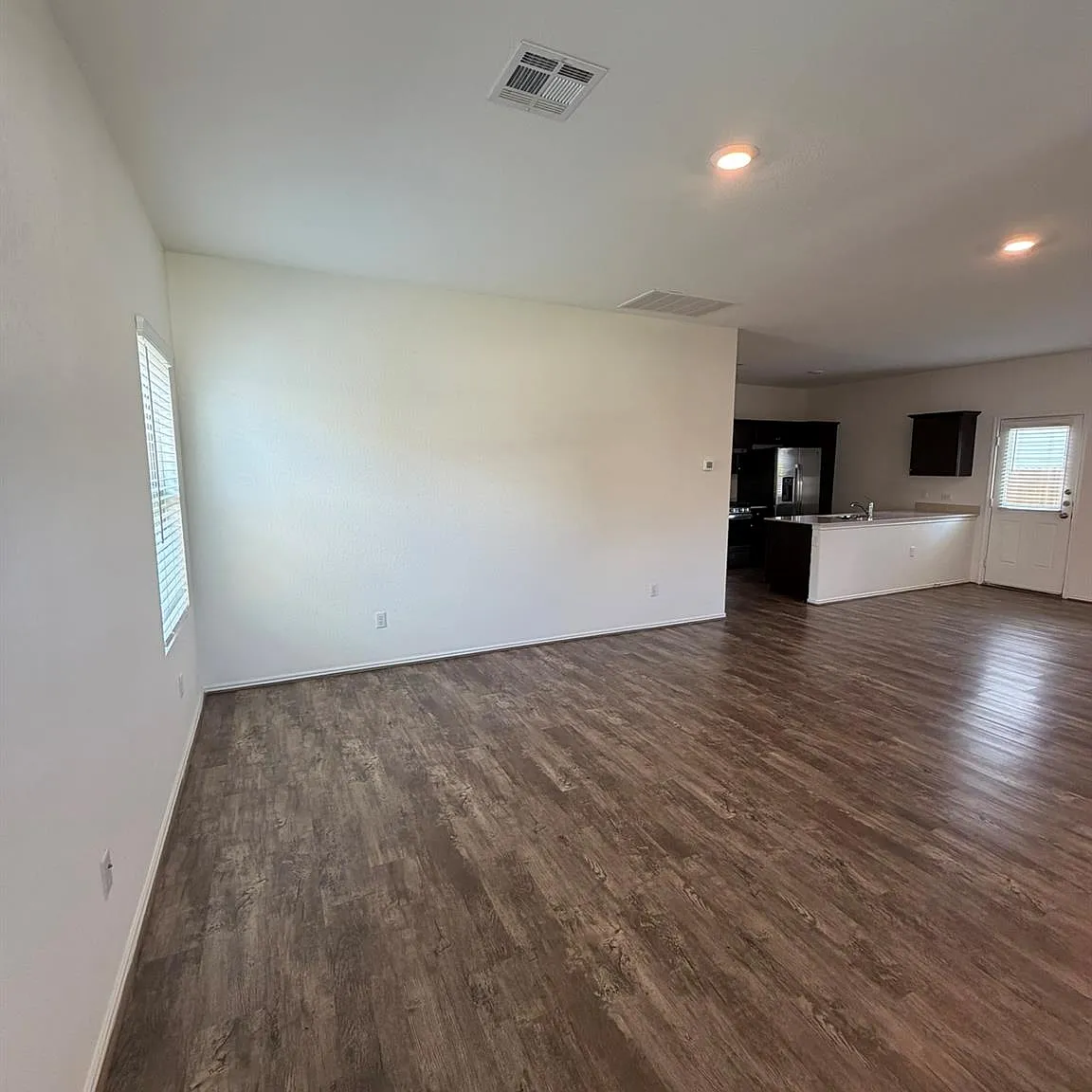 3 bed, 2.0 bath, 1440 sqft, $2,049 — Photo 3