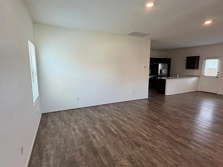 109 High Hill Cv — Photo 3