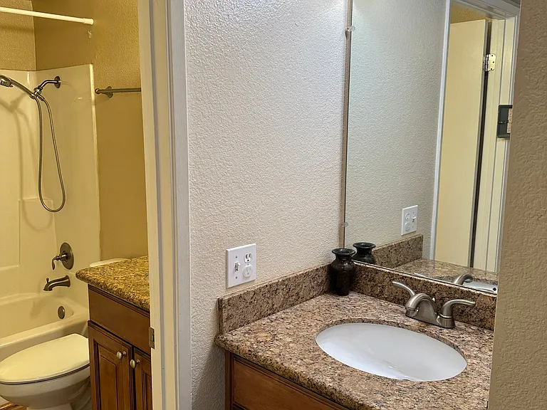 504 Northbank Ct #12 — Photo 9