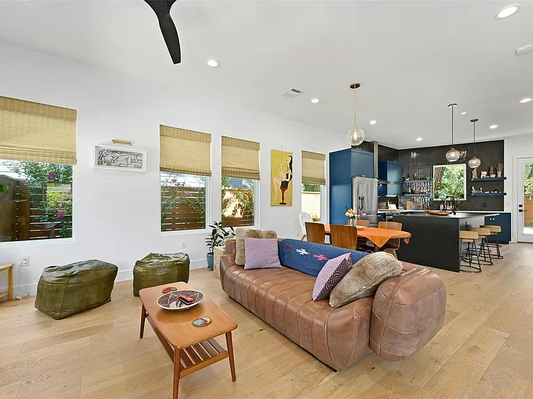 1187 Oak Grove Ave — Photo 4