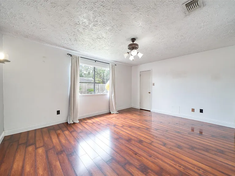 1323 Oakengates Dr — Photo 31