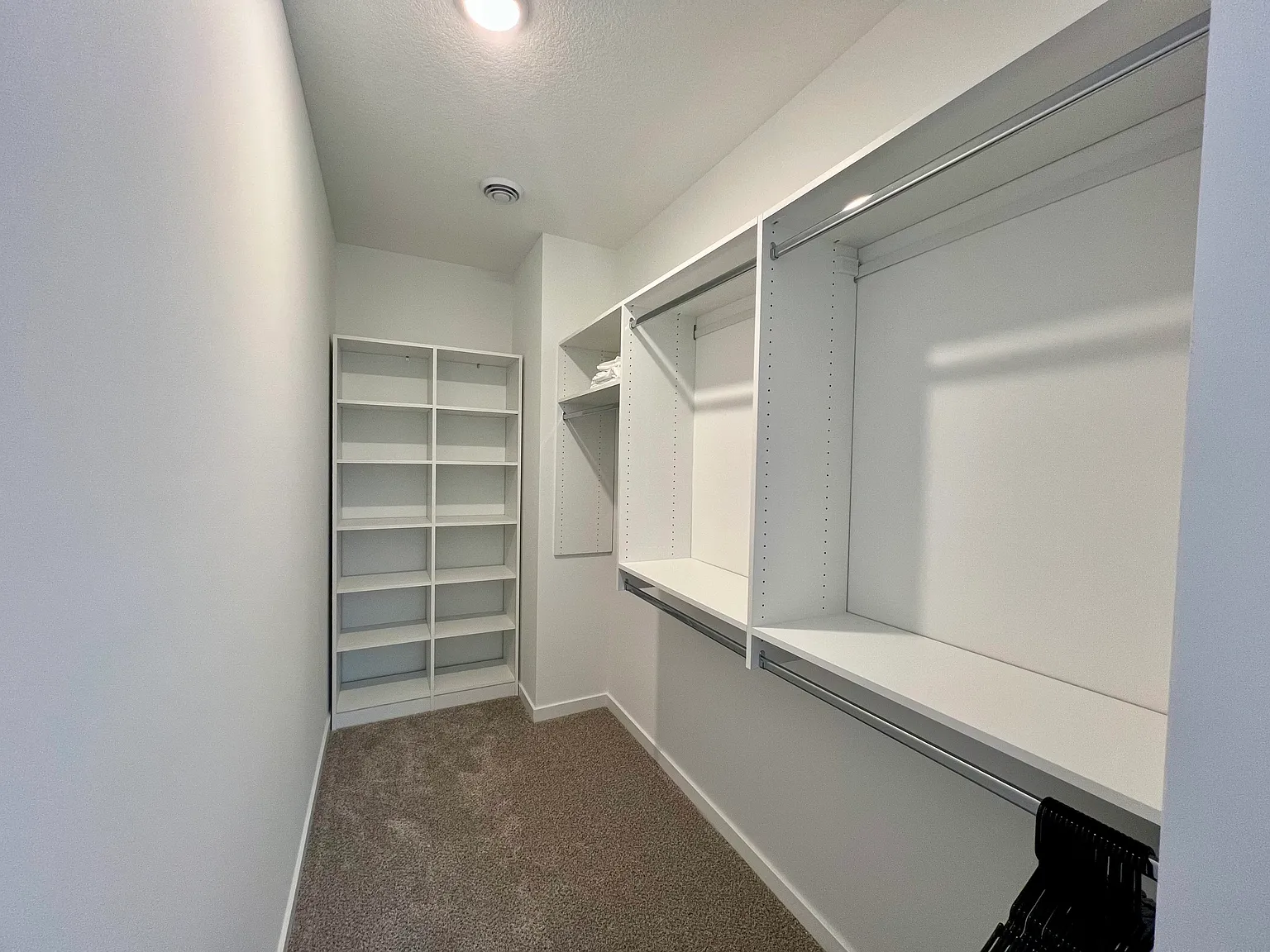 3 bed, 1366 sqft, $2,995 — Photo 3