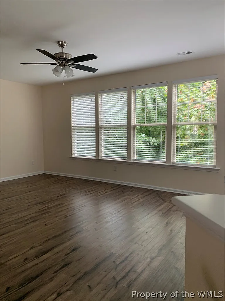 3 bed, 3.5 bath, 2252 sqft, $2,700 — Photo 4