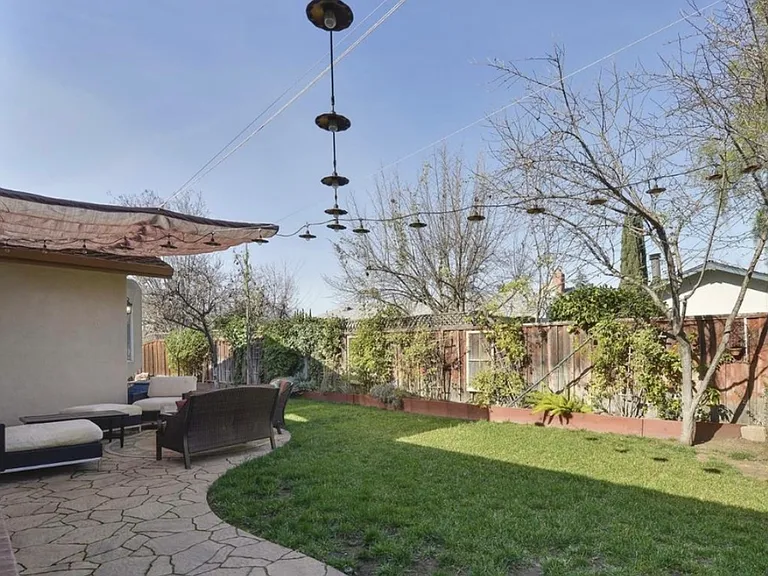 6208 Lillian Way — Photo 11