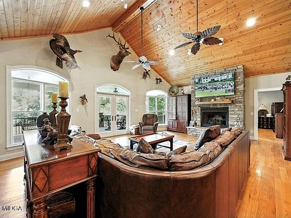 4th image of 625 Rum Creek Rd