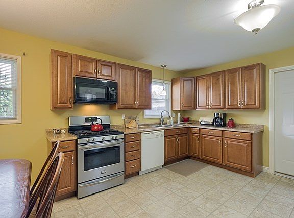 5th image of 2417 Middleground Dr