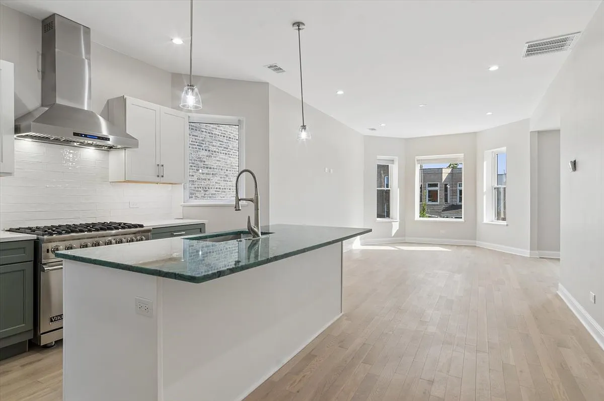 3 bed, 1450 sqft, $3,150 — Photo 3
