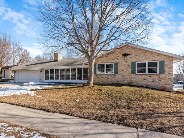 1111 Mulberry CIRCLE, West Bend, WI 53090