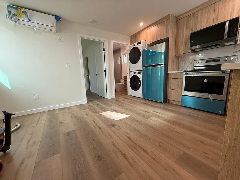 5226 1/2 Tilden Ave — Photo 6