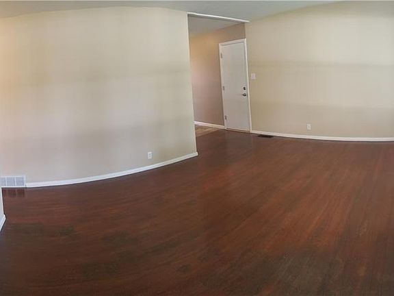 3rd image of 2429 N Lynhurst Dr