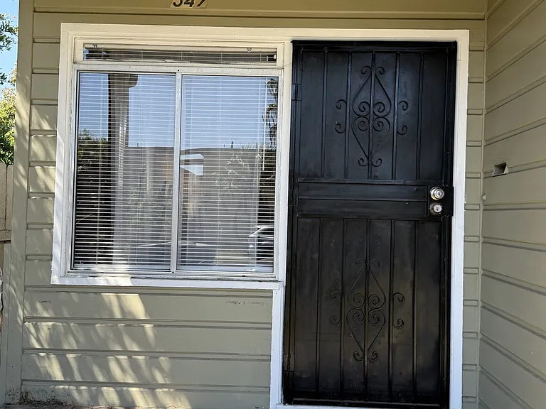 547 San Francisco Ave — Photo 2