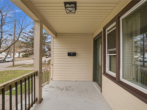 3rd image of 4873 Robin Hood Rd