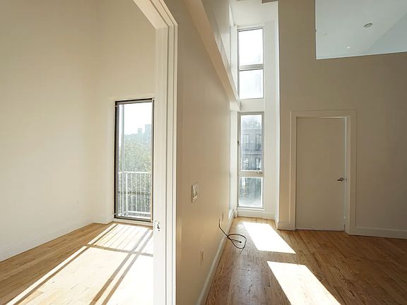 4th image of 42 Meserole St APT 202