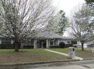 217 Trailwood Ln, Wake Village, TX 75501