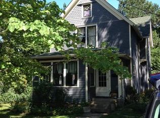 321 S Madison St, Woodstock, IL 60098