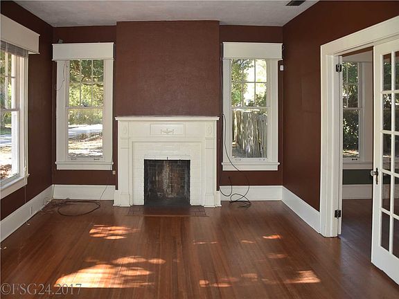 4th image of 231 Avenue E