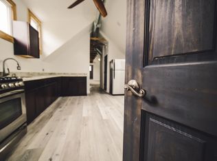 2140 W 19th St APT 3R, Chicago, IL 60608