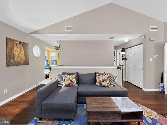 5th image of 534 Astor Sq