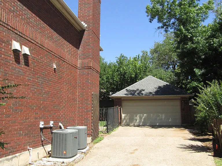 6106 John Chisum Ln — Photo 25