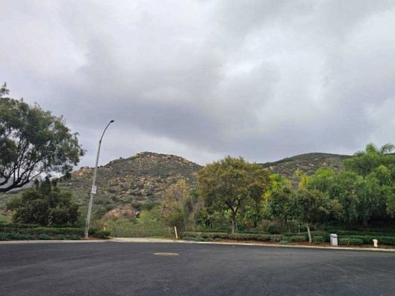 Exterior Neighborhood (street photo)