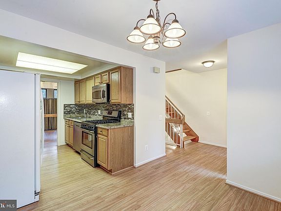 4th image of 1502 Farsta Ct